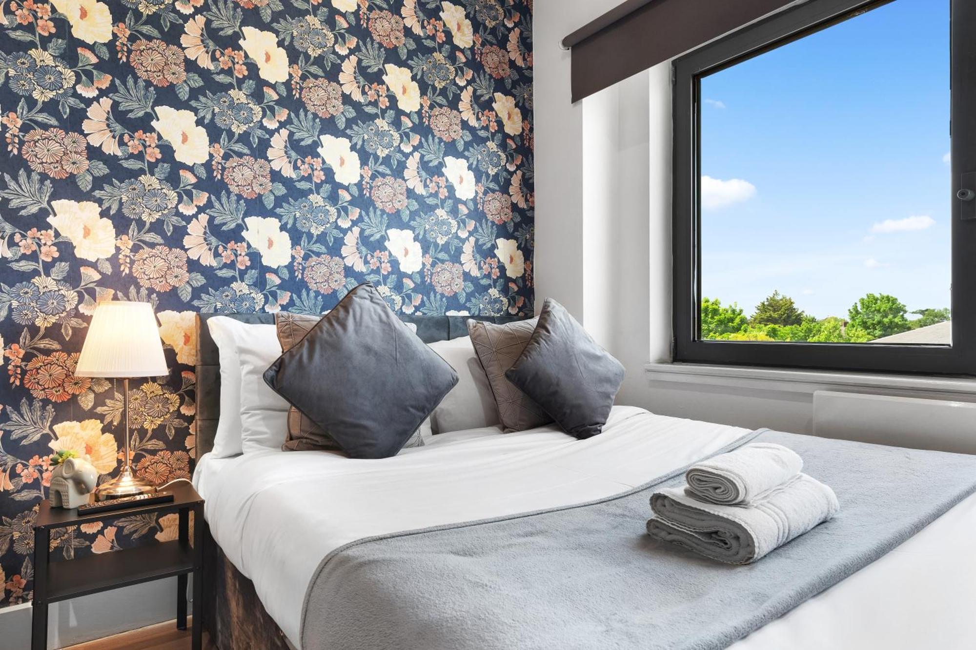 Modern One Bedroom Flat - Sleeps 5 -Near Heathrow - London Ub3 Exterior photo
